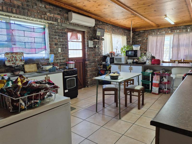 6 Bedroom Property for Sale in Gansbaai Central Western Cape